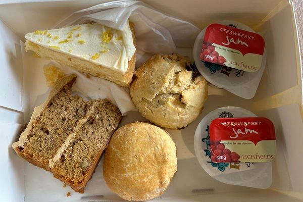 Two cakes, Two scones, cream and jam